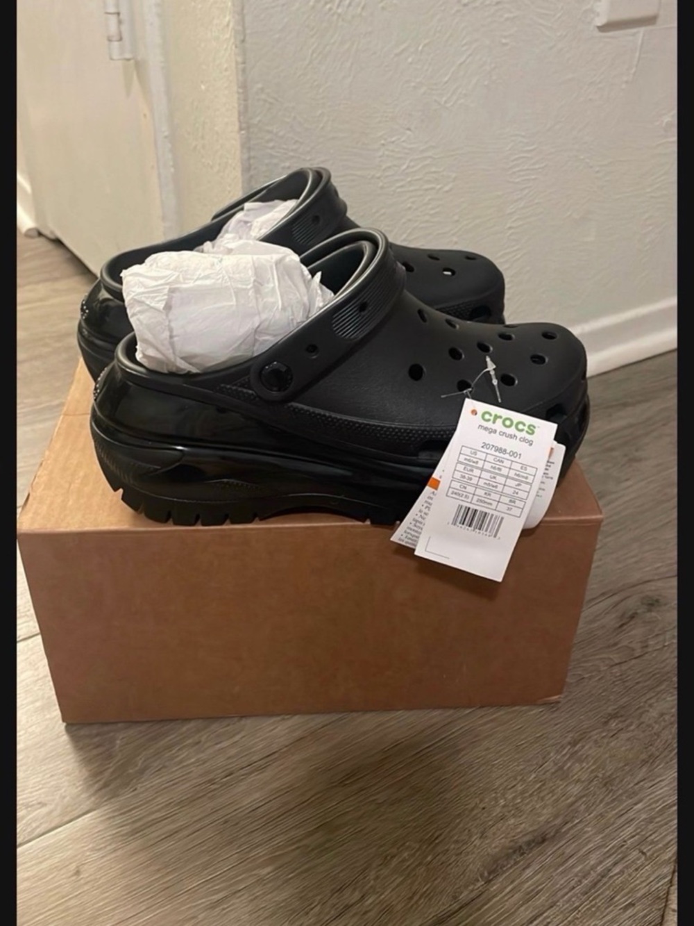 CROCS  Black Platform Clog W /8 & M/6